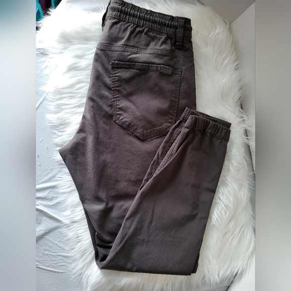 Men's Gray Jogger Pants,  Size Medium (28) - Picture 6 of 8